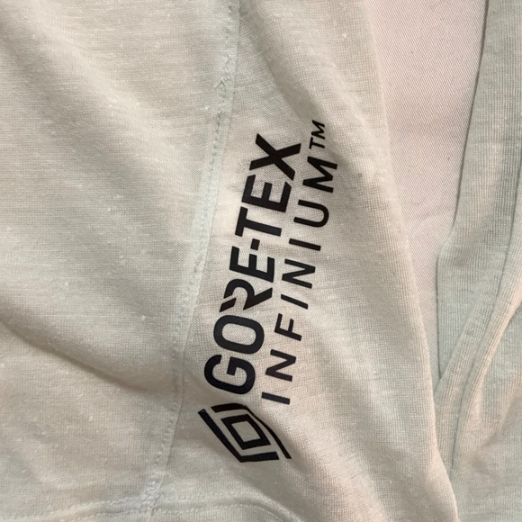 NWT Under Armour vortex hooded lightweight shirt - Picture 3 of 5